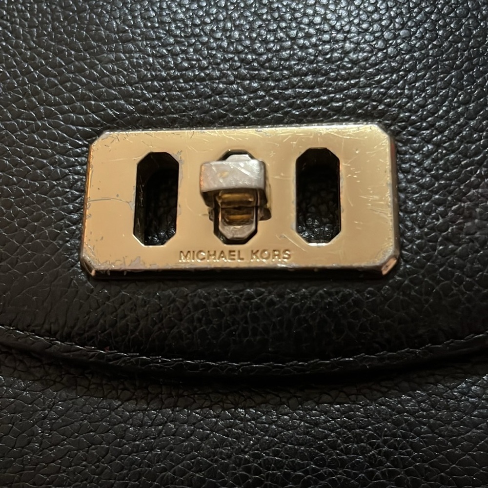Michael Kors Karson leather organizing purse/wallet/clutch w/adjustable strap - Picture 4 of 16